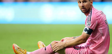 A Nation Holds Its Breath: Messi’s Sudden Injury Scare Casts Shadow Over Argentina’s World Cup Mission