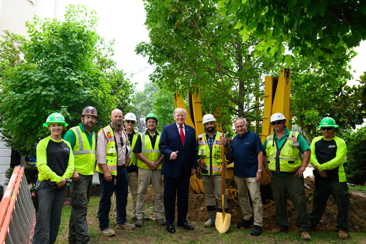 Trump plants maple and oak trees on the White House grounds