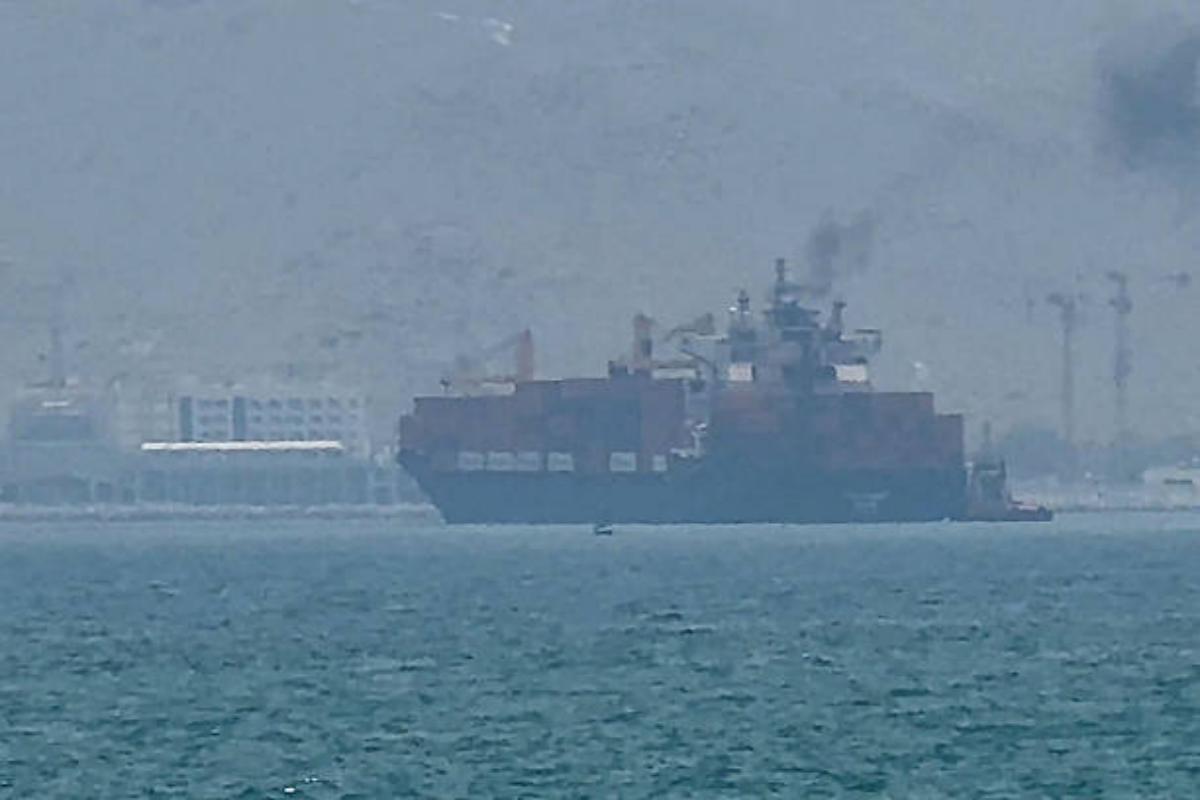 Vessels turn back from strait as four ships cease transmitting near Iran
