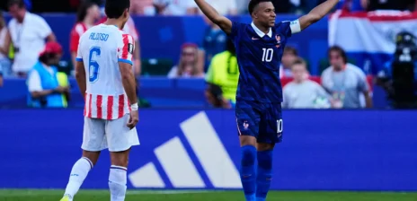 Mbappé fires France into World Cup quarter-finals with winner against Paraguay
