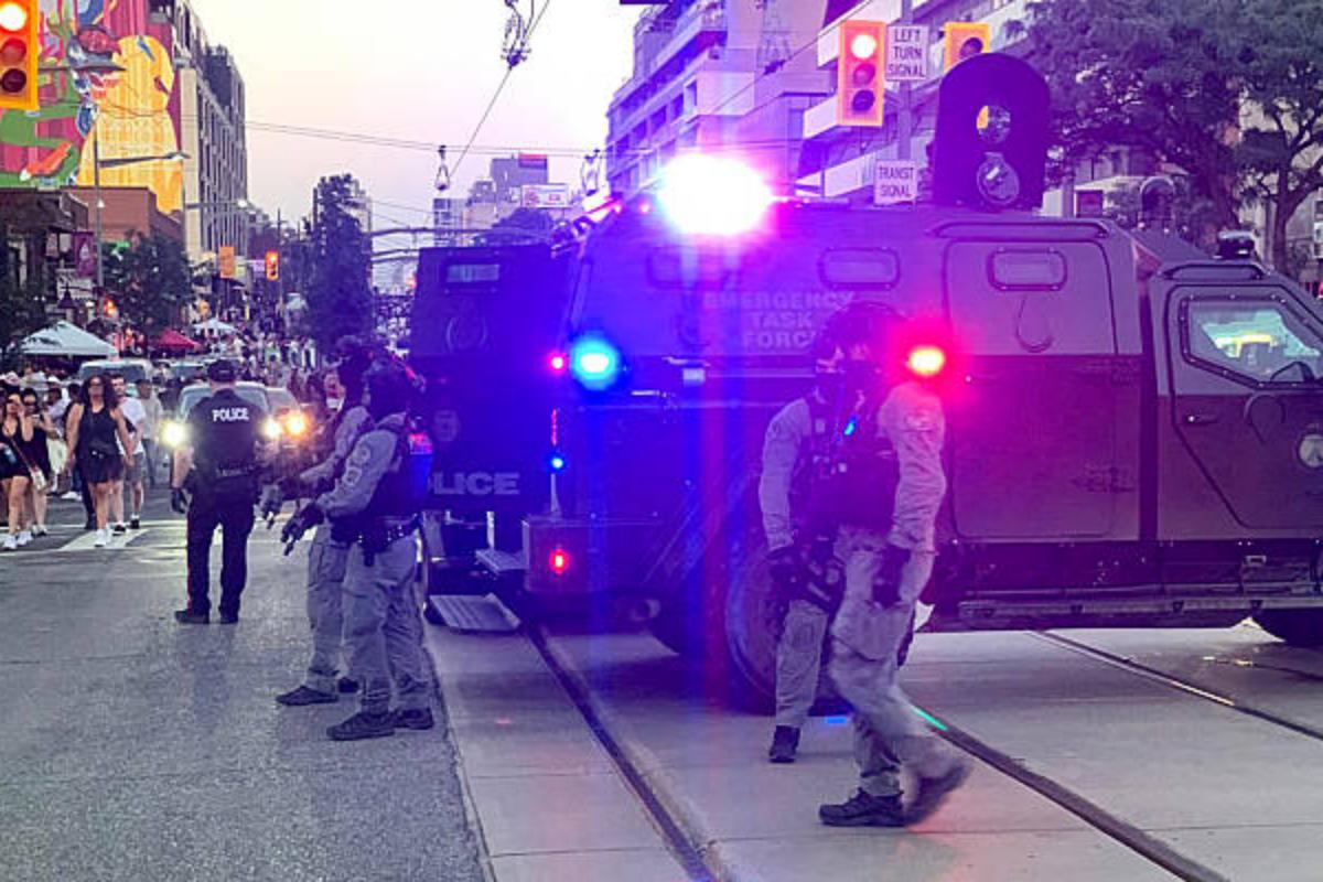 Toronto festival shooting kills two, wounds four; shooters flee